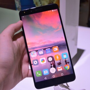 První dojmy z Alcatelu Pop 4 (6): ani milimetr nazbyt (video)