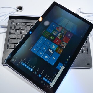 Alcatel Plus 12: povinná výbava každého cestovatele (video)