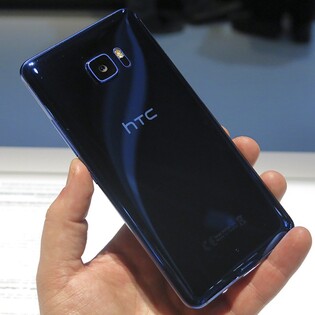 Vyzkoušeli jsme nejnovější HTC U Ultra se dvěma displeji (video)