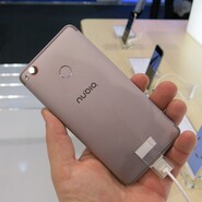 První dojmy z kompaktní novinky Nubia Z11 mini S (video)