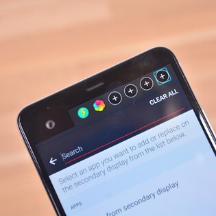 Rozbalujeme perleťové HTC U Ultra se dvěma displeji (video)