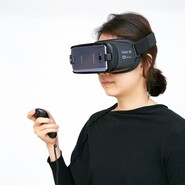 Samsung představil Gear VR s pohybovým ovladačem