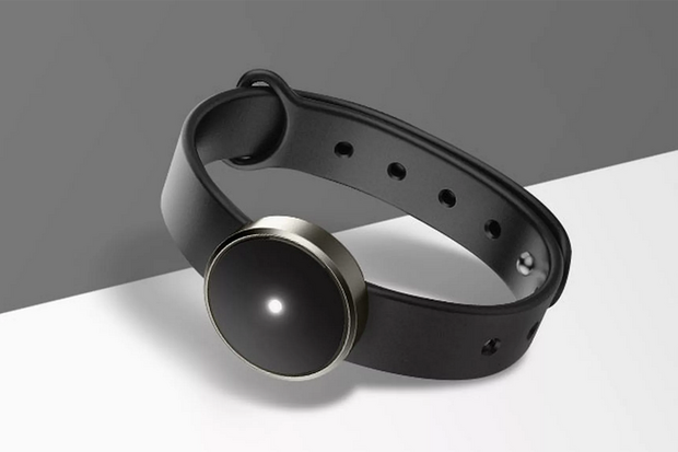 Misfit Flare je minimalistický fitness tracker za slušnou cenu