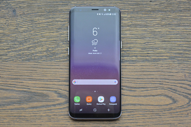 Opravit Galaxy S8 není snadné. Rozborka ale odhalila mnohem více