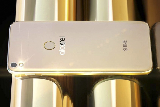 Výhercem blýskavého Alcatelu Shine Lite se stává...