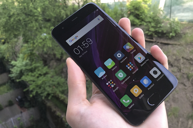 Máte zájem o Xiaomi Mi 6? Podívejte se, jak vypadá zevnitř