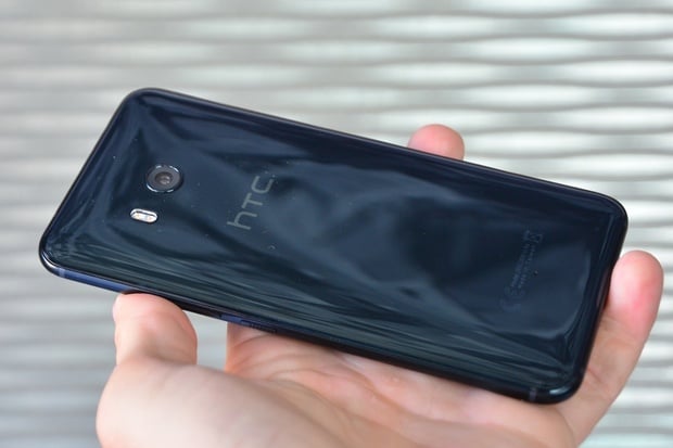 HTC U11 na pultech českých obchodů, cena se vmáčkla pod 20 tisíc