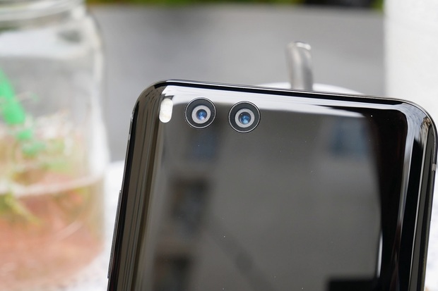 Xiaomi láká na vlajkovou loď s duálním fotoaparátem, ukáže ji 5. září