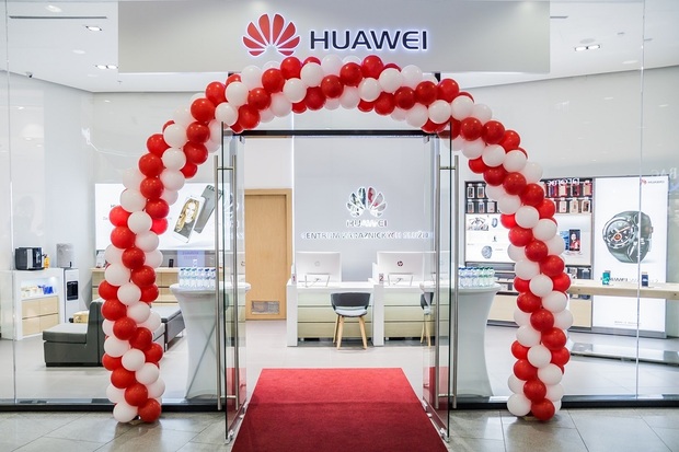 Huawei otevřel své první zákaznické centrum v ČR. Byli jsme u toho