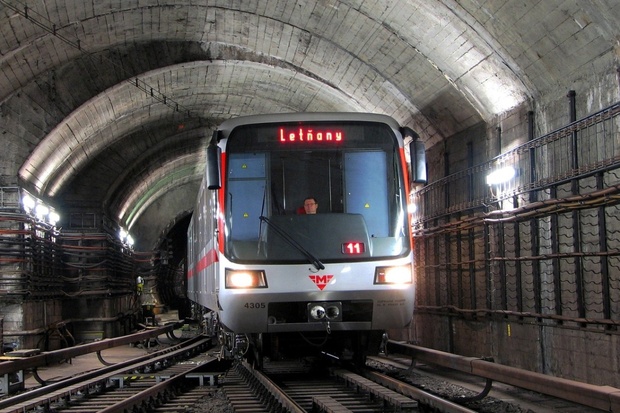 LTE na lince C mezi stanicemi Muzeum a Nádraží Holešovice slíbeno do konce roku