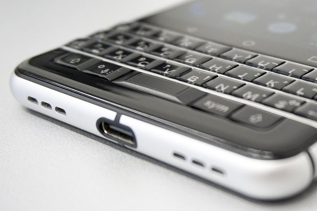 Šéf BlackBerry zachovává skeptický postoj vůči ohebným zařízením 