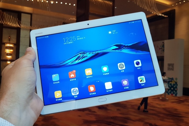 Fotogalerie nových tabletů MediaPad M3 Lite ze Šanghaje