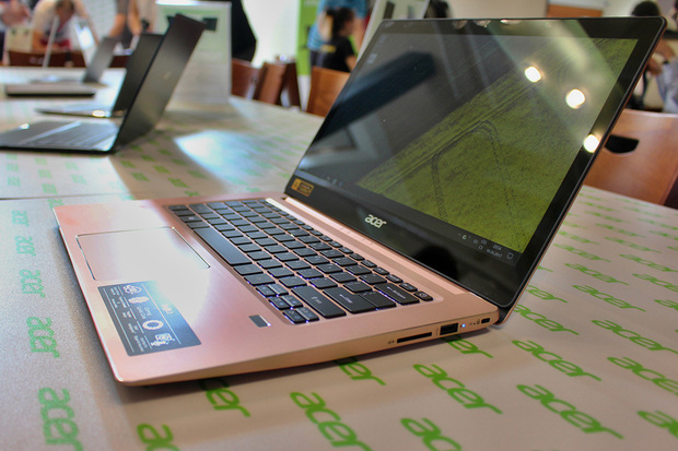 V Praze jsme si vyzkoušeli nové notebooky a konvertibly Acer