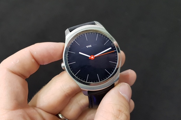 Elegantní a levné hodinky pro Android i iOS? Máme pro vás tip