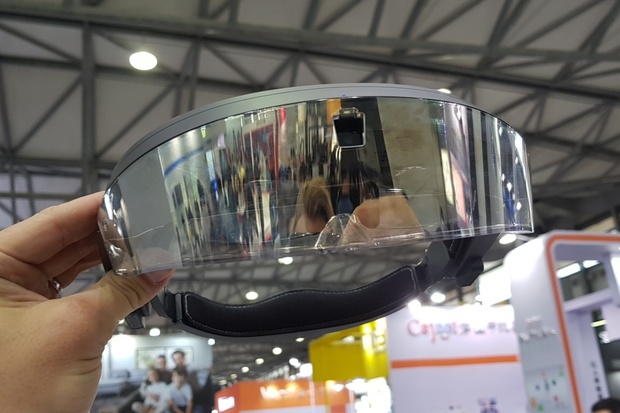 VR už je nuda, výrobci se nyní snaží dohnat Microsoft HoloLens