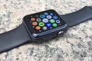 Apple Watch nosí na zápěstí již přes 100 milionů uživatelů