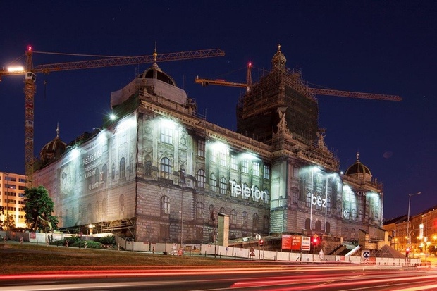 Národní muzeum v Praze se zahalilo do motivů Galaxy S8