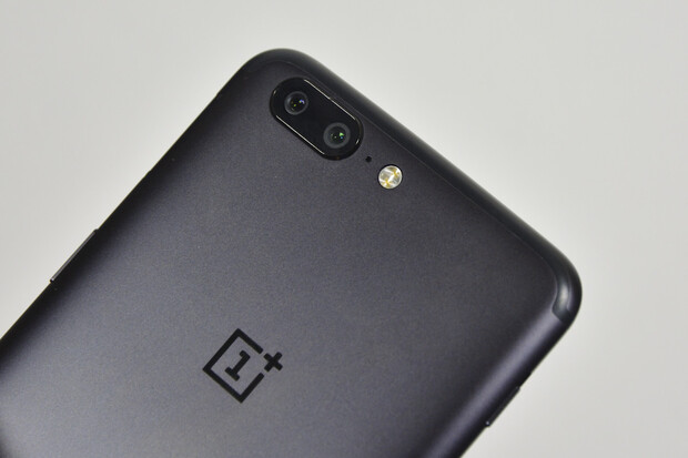 OnePlus 5 získává aktualizaci, která opravuje chyby a vylepšuje fotoaparát