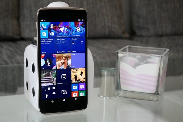 A to je vše, přátelé. Microsoft vyprodal telefony s Windows 10 Mobile