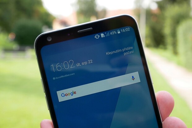 První dojmy z LG Q6: střední třída skoro bez rámečků