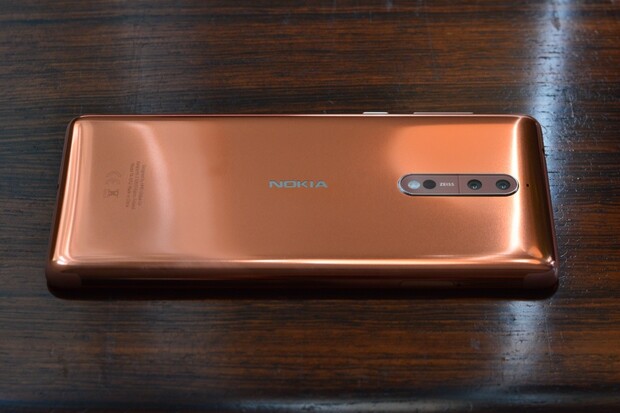 Nokia zřejmě oživí řadu Sirocco, zahalit by se do ní měl model 8