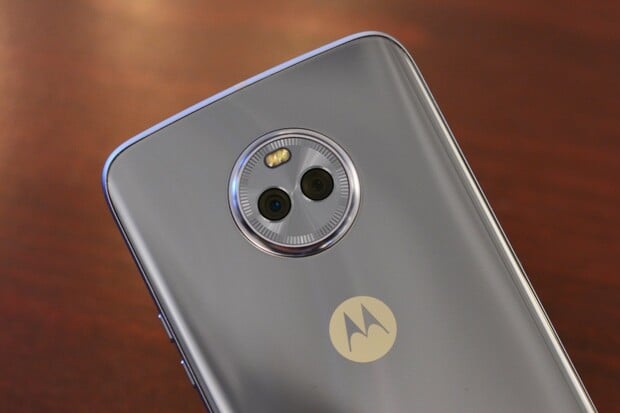 Motorola Moto X4 míří do prodeje. Dorazí v říjnu za cenu 12 tisíc korun