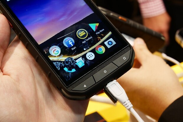 Proklepli jsme odolné novinky od CATu 