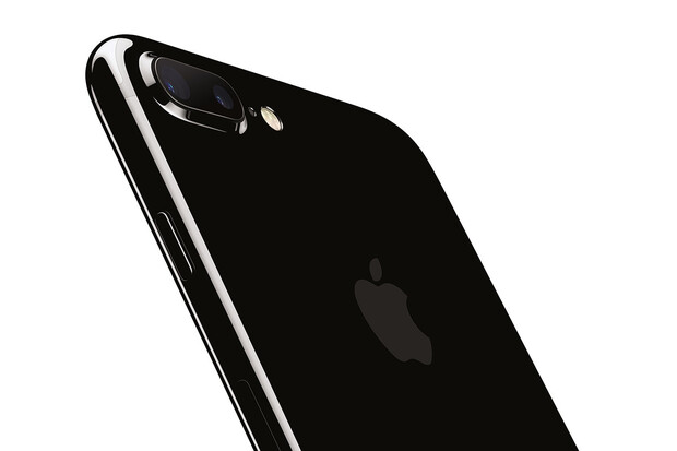 Apple zlevnil iPhony SE, 6s i 7 a zpřístupnil Jet Black i v nižší konfiguraci