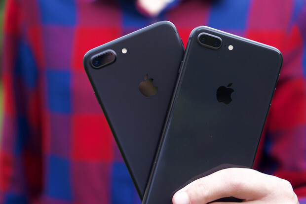 Apple údajně pracuje na návratu iPhonů 7 a 8 na německý trh