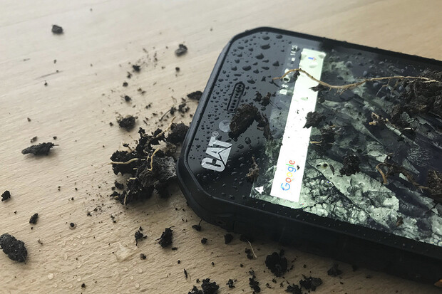 CAT S41 je poctivý ledoborec do kapsy. Prohlédněte si jej v naší galerii