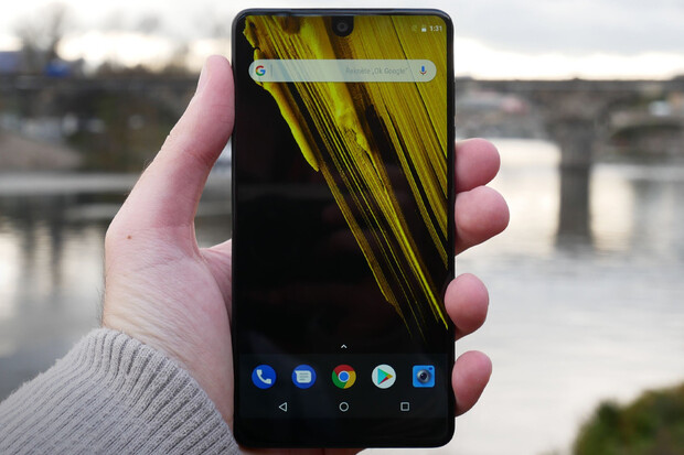 Na Essential Phone si již můžete stáhnout Android P v beta verzi
