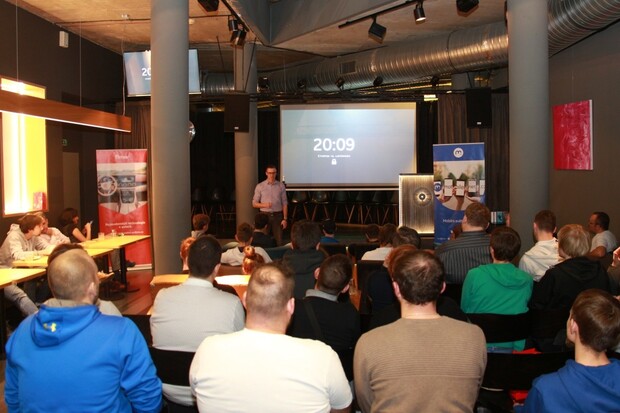 Jubilejní #mobileDrink proběhl. Vyzkoušeli jste supermobily i Teslu