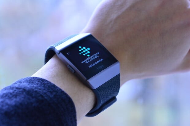Fitbit stahuje hodinky Ionic kvůli riziku popálenin 