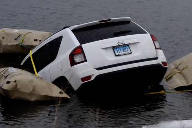 Bděte a nepijte, v opačném případě vás může aplikace Waze zavést do jezera