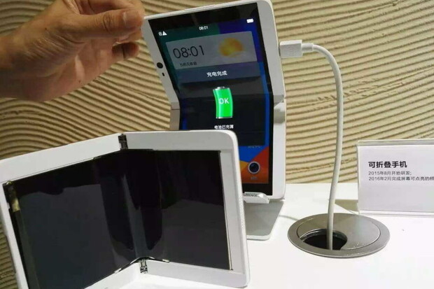 Oppo představí svůj první ohebný telefon v únoru na MWC 2019. Zatím bez podpory 5G