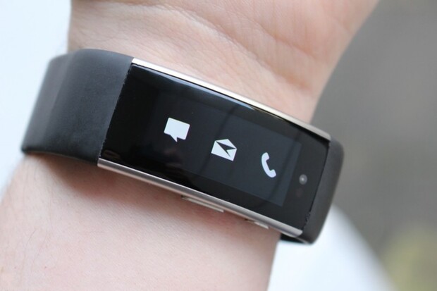 Takto mohl vypadat Microsoft Band 3 se speciálním EKG senzorem
