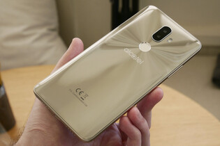 První dojmy z Alcatelu 3V: dostupný obr s šestipalcovým 2K displejem