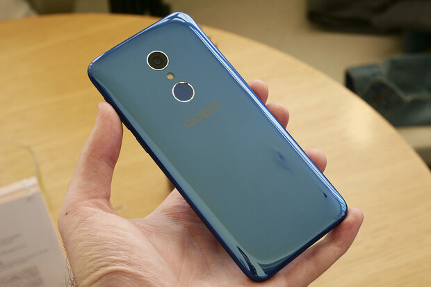 První dojmy z Alcatelu 3: sympatické novinky s povedeným designem