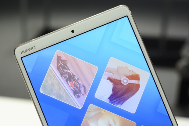 Ani menší tablet Huawei MediaPad M5 8.4 nás naživo nezklamal