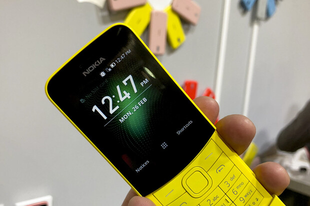 Revitalizovaná Nokia 8110 se systémem KaiOS možná udá směr hloupým telefonům