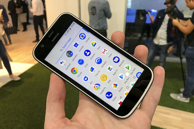 Levné telefony chytají druhý dech