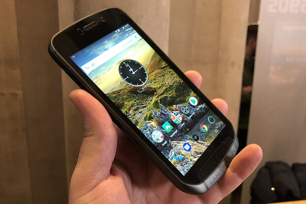 První dojmy z nového Land Rover Explore, ultimátního smartphonu do divočiny