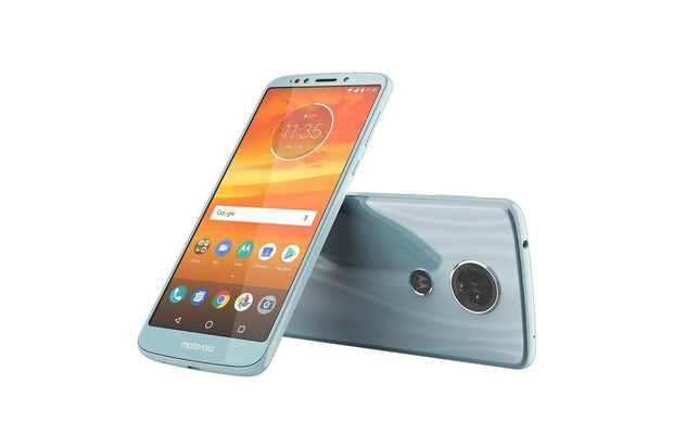 Krásný telefon nižší střední třídy? Podívejte se na Motorolu Moto E5 Plus