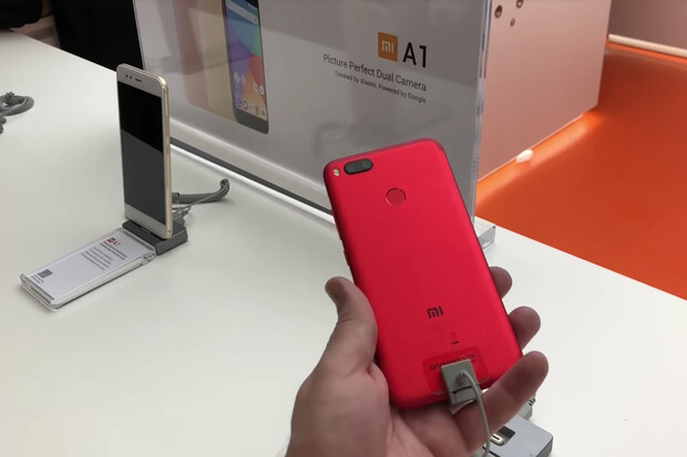 Prohlídka stánku Xiaomi na MWC 2018: Redmi Note 5 Pro nebo elektrické koloběžky