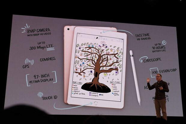 Apple právě představil levnější iPad s hromadou školního softwaru