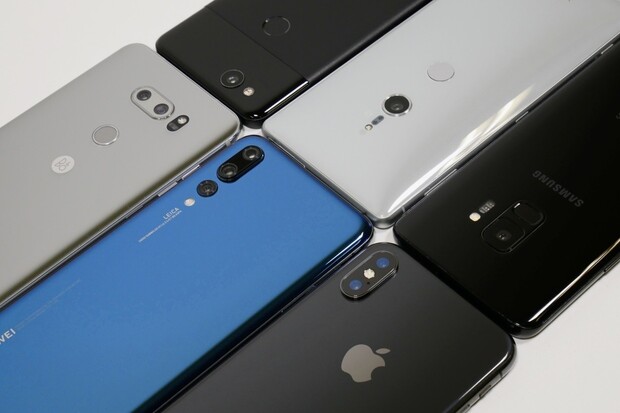 Samsung klesá, Apple stagnuje. V prodejích se nahoru dere Huawei a Xiaomi