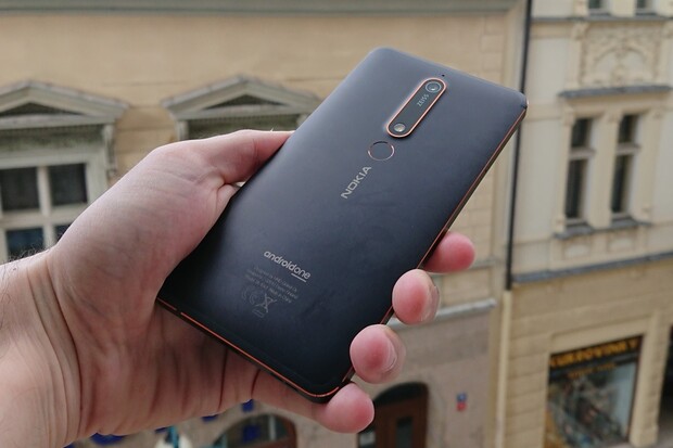 Slušné snímky i ve střední třídě. Fotíme Nokií 6.1