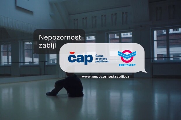 Tvrdě proti mobilům za volantem. Startuje kampaň #nepozornostzabíjí