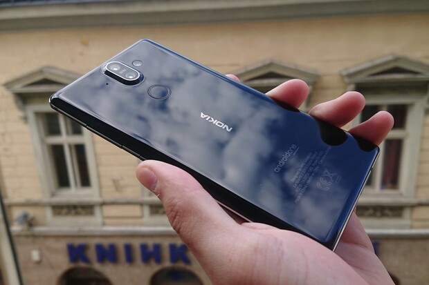 Nokia 8 Sirocco už týden v naší redakci. Fotoaparátem neurazí, ale ani neoslní