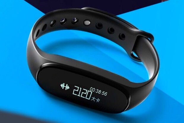 Chytrý náramek Xiaomi Mi Band 3 bude stát zhruba tolik co předchůdce